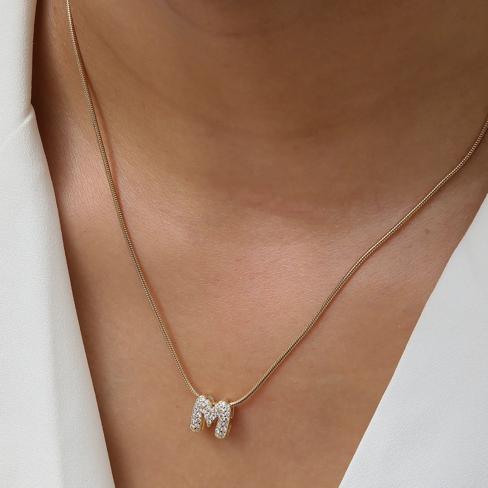 Bubbel letter ketting met steentjes